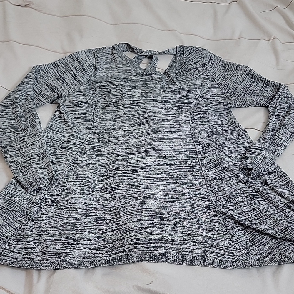 A Pea In The Pod Maternity Criss Cross Back Sweater size Medium Super Cute